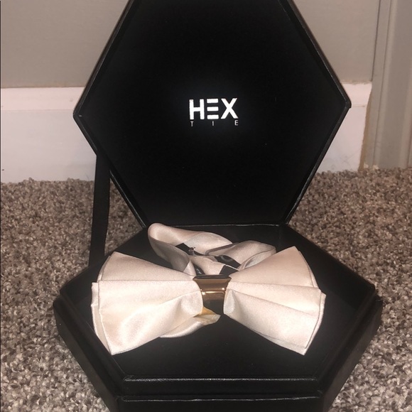 18karate Gold/ Silk bow tie made by HEXTIE. - Picture 1 of 4